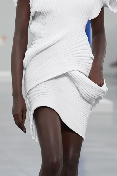 Look 18